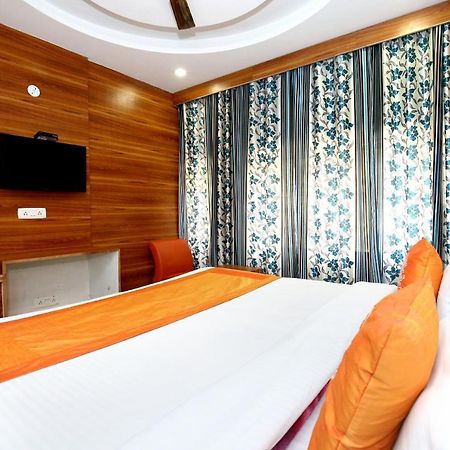 Oyo 8622 Hotel Grand Inn Chandīgarh Buitenkant foto